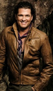 ¡A FMDOS llega lo nuevo de Carlos Vives!