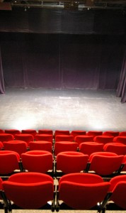 Ayuda a Valparaíso y Disfruta del Teatro