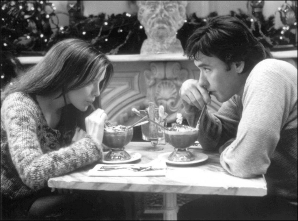  Jonathan y Sara se conocen por casualidad en un mall y sienten conexión, aunque ambos ya están en pareja. Él escribe su número de teléfono en un billete con el que Sara paga en un kiosco, y ella escribe el suyo en el libro "El Amor en los Tiempos del Cólera" que luego vende en una tienda. Sara cree en el destino, y piensa que si deben estar juntos entonces se van a volver a encontrar. Pasan 7 años, los dos están a punto de casarse, y cada uno por su parte comienza una búsqueda por revivir ese encuentro de amor. 