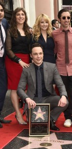 Jim Parsons, de "The Big Bang Theory", recibió su estrella en el Paseo de la Fama