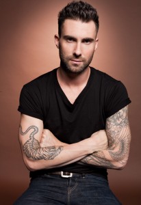 A Adam Levine le lanzan "Sugar"