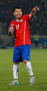 Gary Medel Solo Chochea Con la Chispeza de su Hija en Instagram