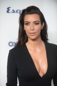 Kim Kardashian muestra su pancita