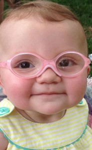 Guagua mira por primera vez a sus padres