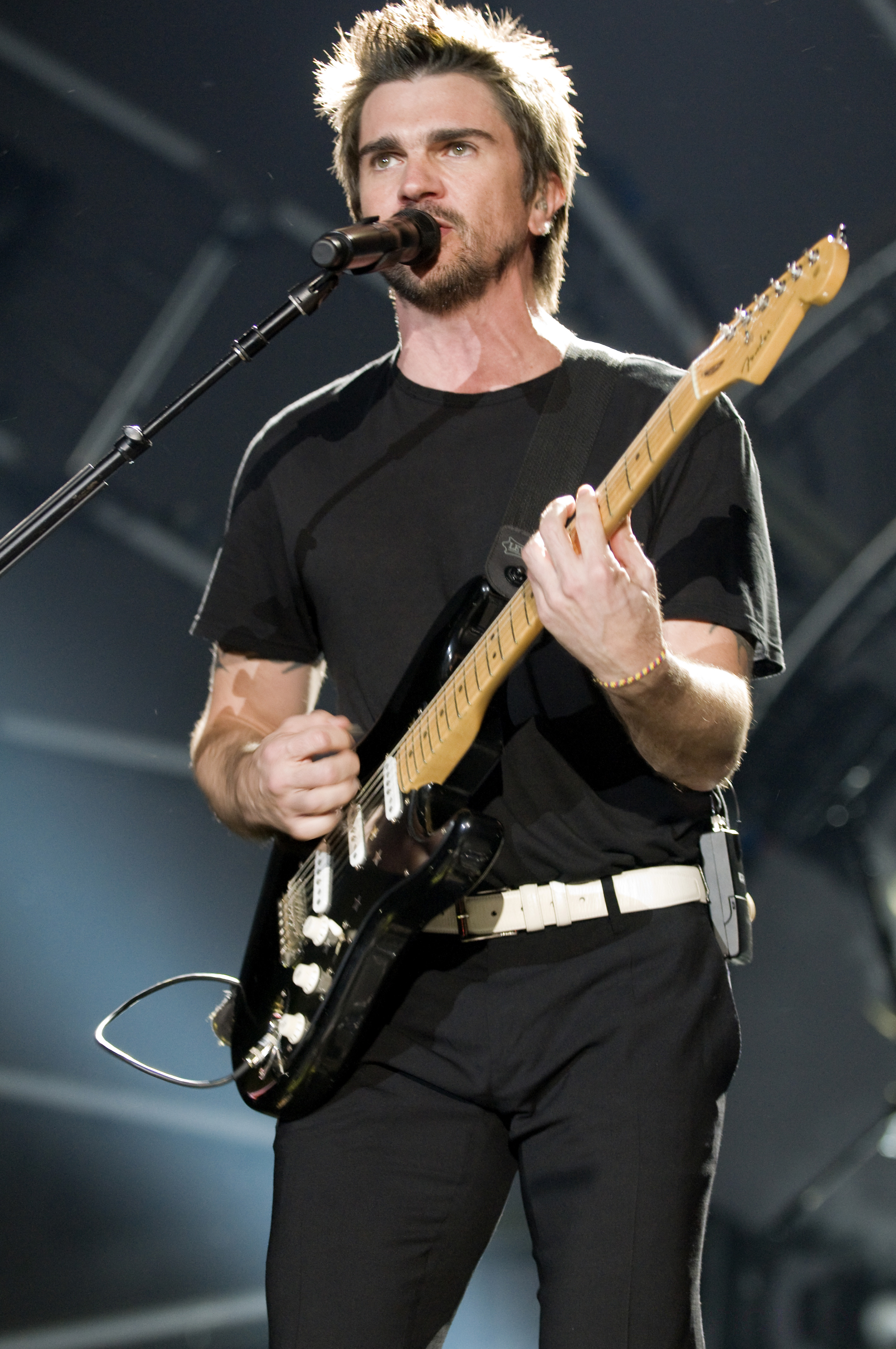 Juanes se une a los #JuevesDelRecuerdo y sube una foto cuando niño