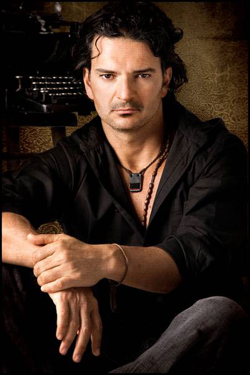 Donde no hay honor, hay caos: La columna de opinión de Ricardo Arjona