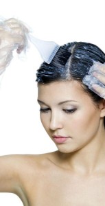 Extraña Tendencia de Teñir el Pelo con Vidrio