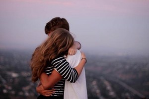 Dime cómo te abraza y te diré cuánto te ama