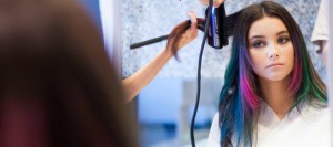 Galaxy Hair: La nueva tendencia en coloración "sacada de otro planeta"