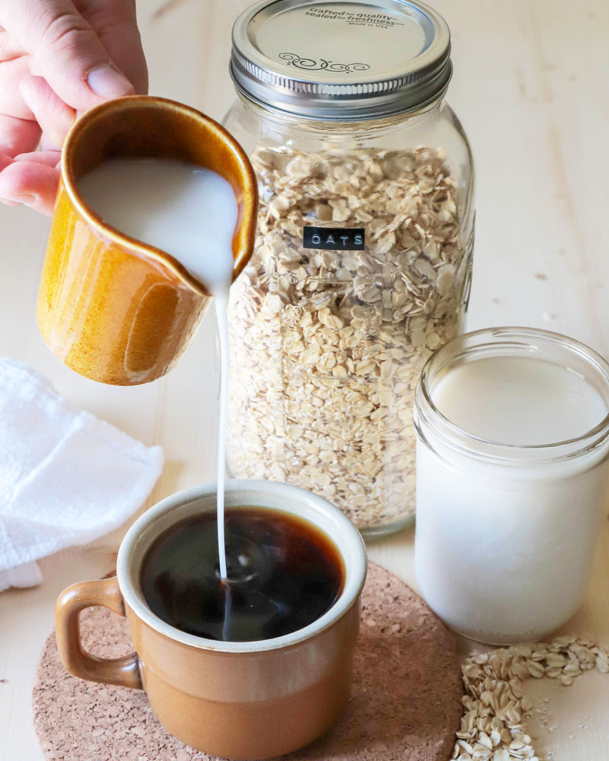 лучшее овсяное молоко. лучшее овсяное молоко. растительное молоко. напиток nemoloko. растительное молоко овсянка.