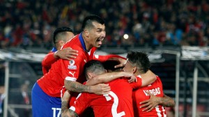Así celebraron los futbolistas chilenos el triunfo ante Brasil