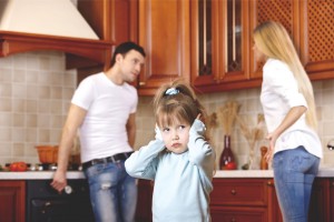 El estrés de los padres se traspasa a los niños