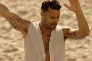 Ricky Martin Publica un Disparo al Corazón