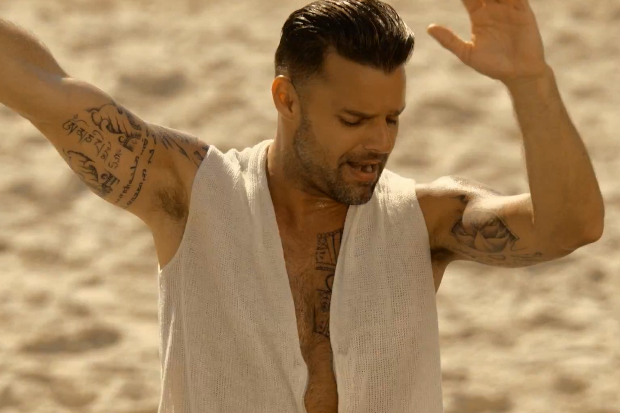Ricky Martin Publica un Disparo al Corazón