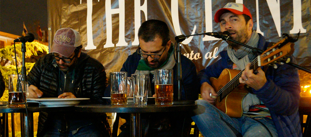 Conferencia: Kevin Johansen se presenta en Chile junto a Liniers y Montt