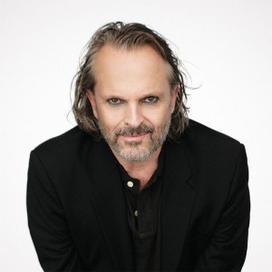 Miguel Bosé nos presenta AMO