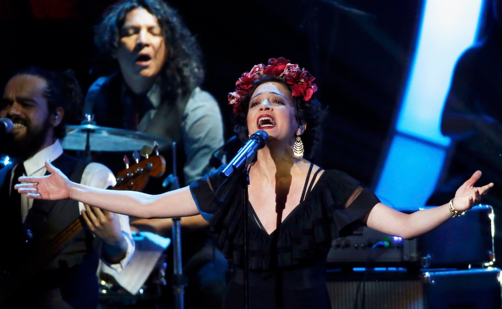 Latin Grammy Natalia Lafourcade 15