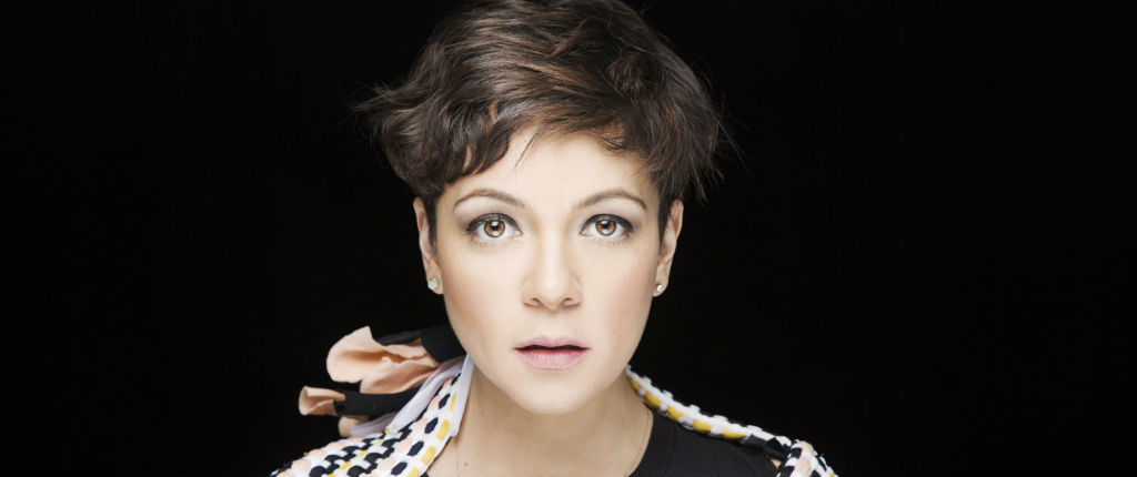 Natalia Lafourcade sufre accidente automovilístico