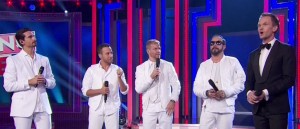 Neil Patrick Harris canta junto a los Backstreet Boys