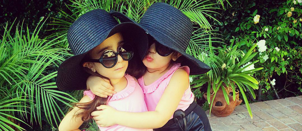 Las 2 pequeñas gemelas más famosas de Instagram