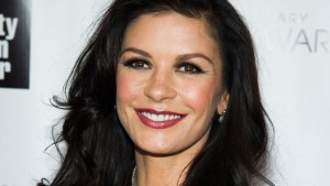 Mira cómo Catherine Zeta-Jones celebra 15 años de matrimonio