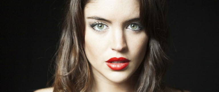 Constanza Picolli se desnuda para la portada de un Diario