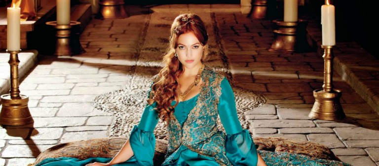 La sultana Hurrem vuelve a la televisión con un look radical