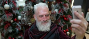 El sexy Viejito Pascuero que enamora en redes sociales