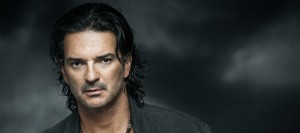 Ricardo Arjona Nos Enamora