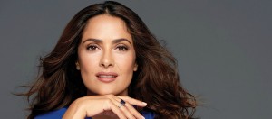 Salma Hayek se luce sin una gota de maquillaje