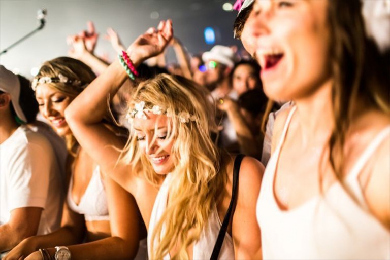 Recibe el 2016 ¡Vestida de blanco!