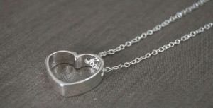 Ayudemos a encontrar su cadena de corazón