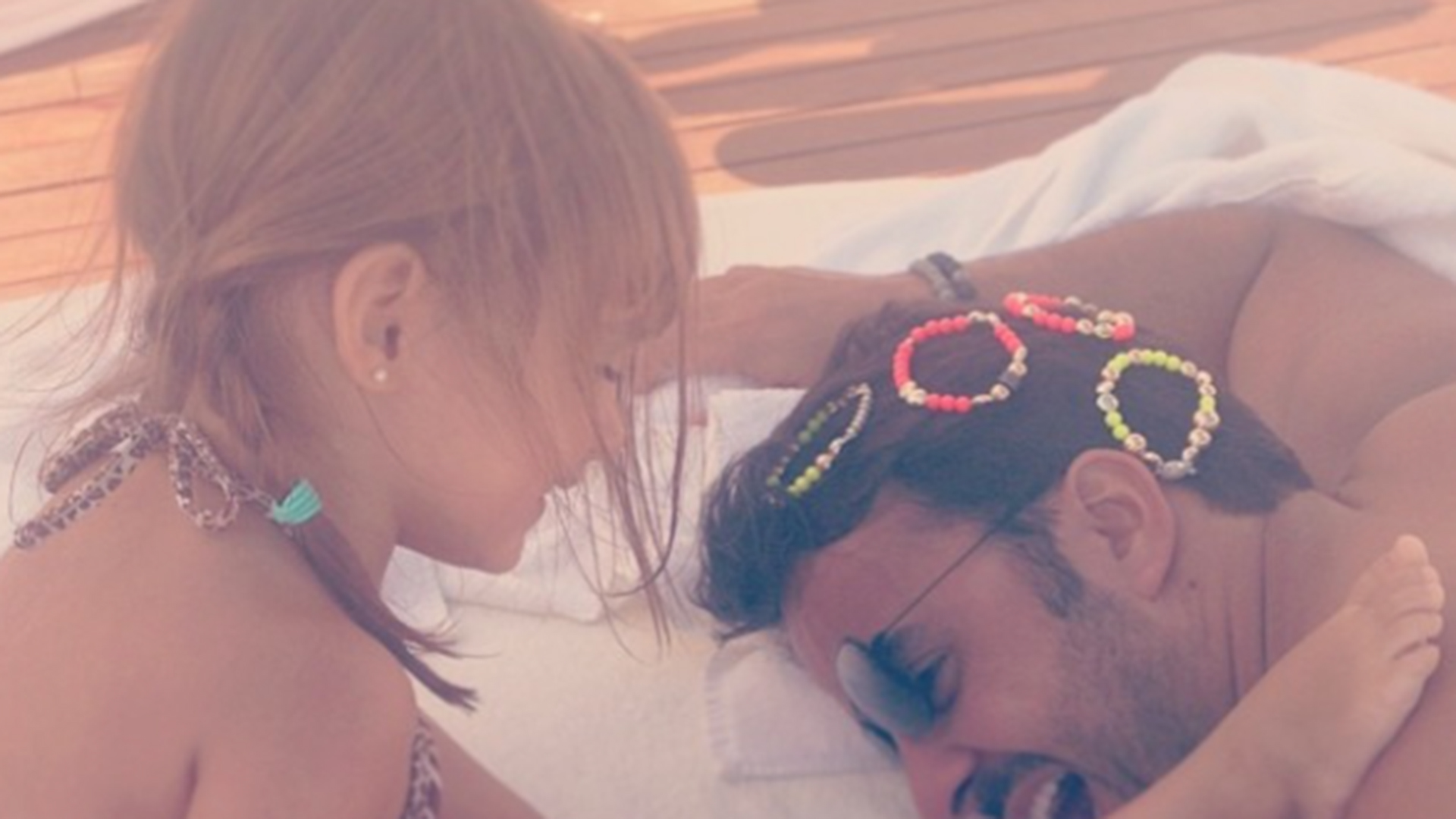 luis-fonsi-hija-mikaela_141356534585_0