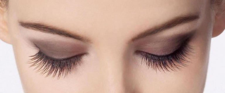 7 trucos naturales para hacer crecer las pestañas