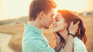 Averigua qué esta pensando de ti con solo mirarlo a los ojos