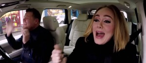 Adele relajada y cantando Spice Girls