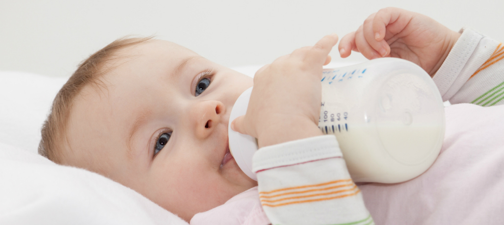 Mamaderas plásticas: ¿es seguro o no usarlas?