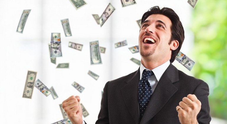 Según estudio, mientras más adinerados los hombres, más infieles son