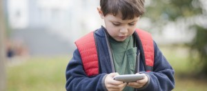 ¿A qué edad los niños deberían tener un celular?