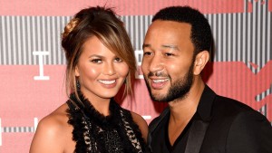 La esposa de John Legend luce perfecta a sus 6 meses de embarazo