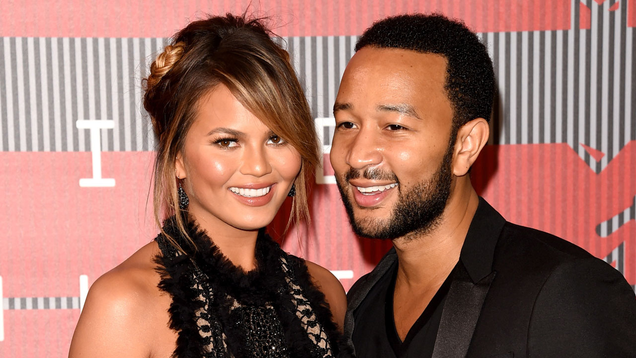 La esposa de John Legend luce perfecta a sus 6 meses de embarazo