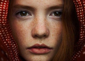 La belleza de las pecas es retratada por fotógrafo inglés