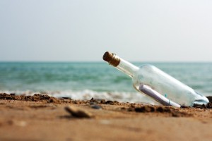 ¡De película! Una madre y su hijo encuentran una botella con historia de amor