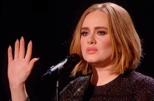 Adele se luce guapa y natural en su nueva portada