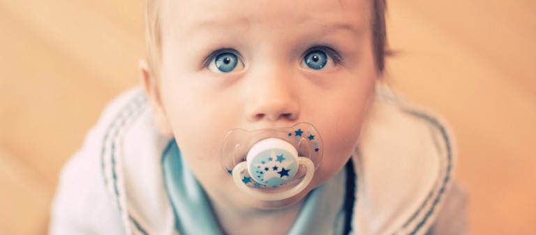 ¿Los niños deben usar chupete?
