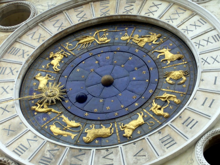 Cambio zodiacal en luna creciente