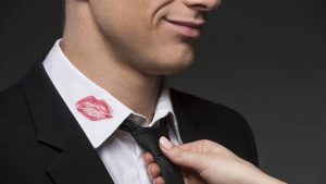 Estudio revela a qué edad los hombres son más infieles