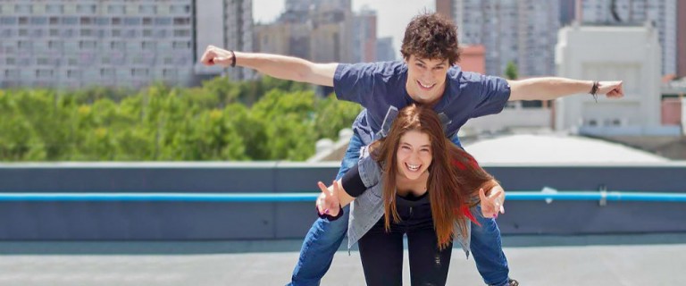 Mariana Di Girolamo revela cómo es grabar escenas románticas con su primo