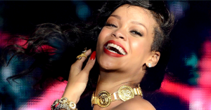 Así movió Rihanna las caderas en su cumpleaños