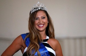 Así fue el piscinazo de la Reina de Viña